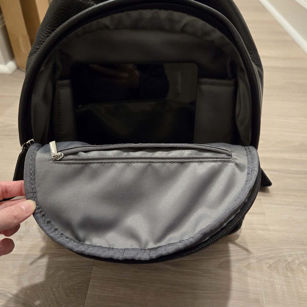 Leather backpack - Picture 6 of 7